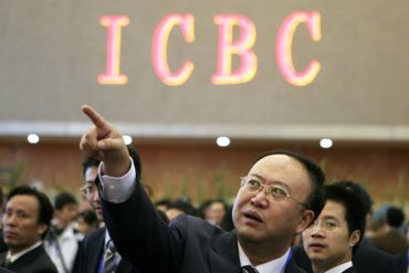 ICBC - 21,929 milliards de dollars. Une autre banque chinoise, Industrial and Commercial Bank of China, avait elle aussi opté pour Hong Kong et Shanghai en 2006.