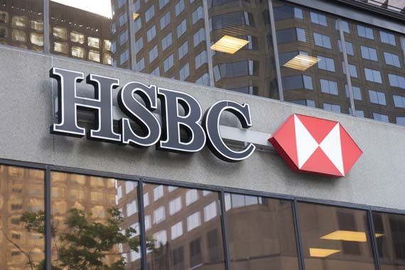Le logo de HSBC sur un bâtiment