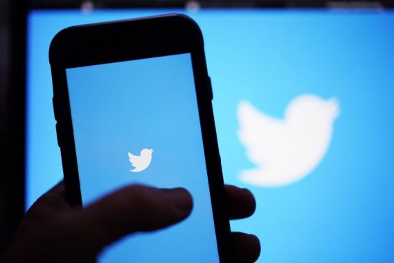 Twitter will begin testing an edit post button in Canada