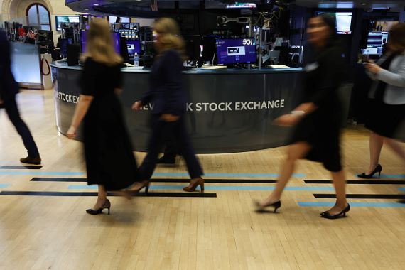 Market Review: New York and Toronto Stock Exchanges Open Dispersed on Signs of Economic Slowdown