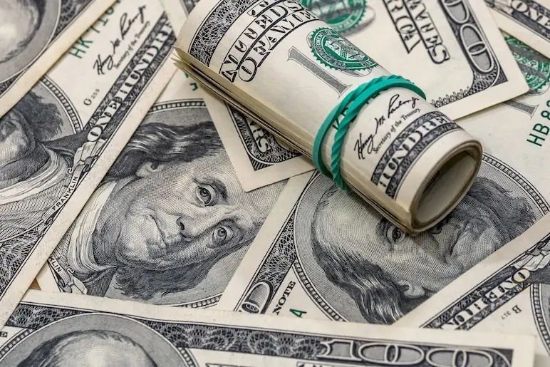 Le dollar atteint un plus bas depuis 2021 face à l’euro
