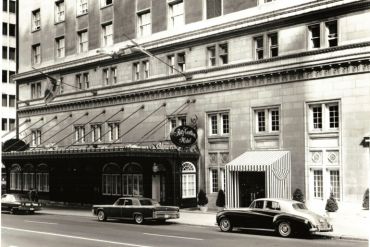La facade du Ritz-Carlton en 1955