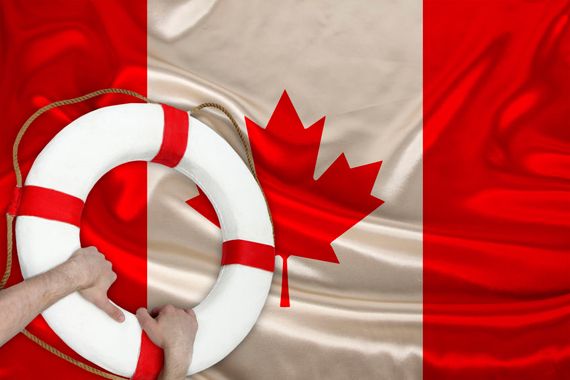 Une bouée de sauvetage sur un drapeau du Canada