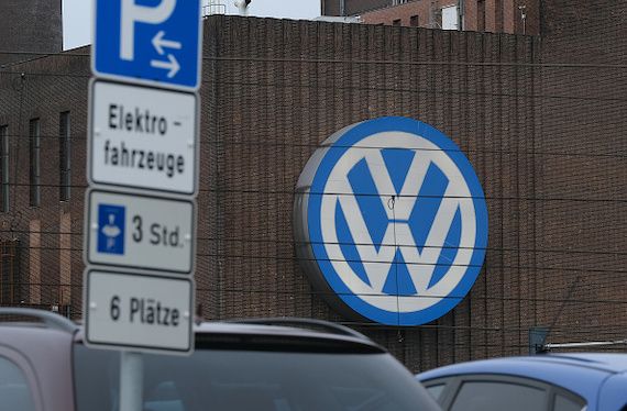 Le logo de Volkswagen sur une de ses usines en Allemagne.