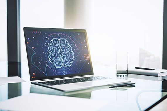 Un cerveau robotisé sur un écran d'ordinateur