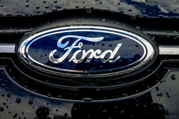 Le logo d'une voiture Ford.