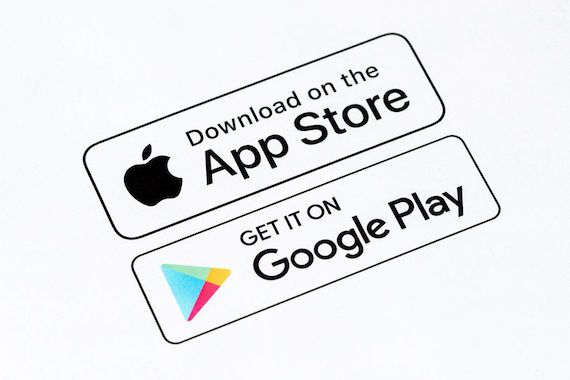 Les logos de l'App Store et de Google Play