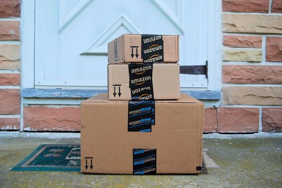 Des boîtes de livraison d'Amazon