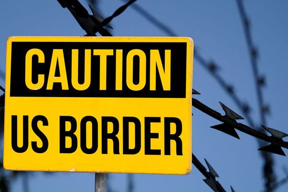 Une pancarte à la frontière américaine.