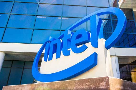 Le logo d'Intel devant un bureau de l'entreprise.