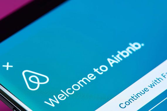 L'application Airbnb sur un écran de téléphone intelligent.