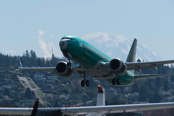 Un Boeing 737 MAX décolle de la piste