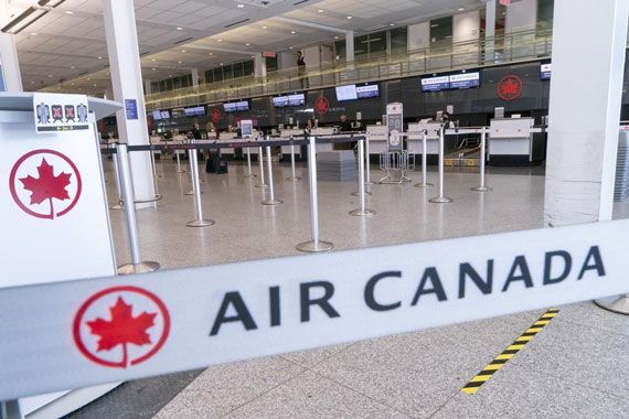 Le comptoir d'Air Canada à l'Aéroport Montréal-Trudeau