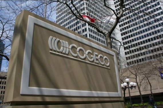 Le logo de Cogeco devant un bureau de l'entreprise.