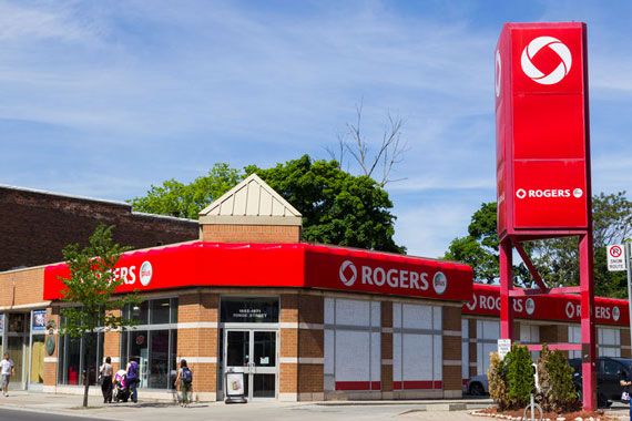 Un bâtiment avec le logo de Rogers