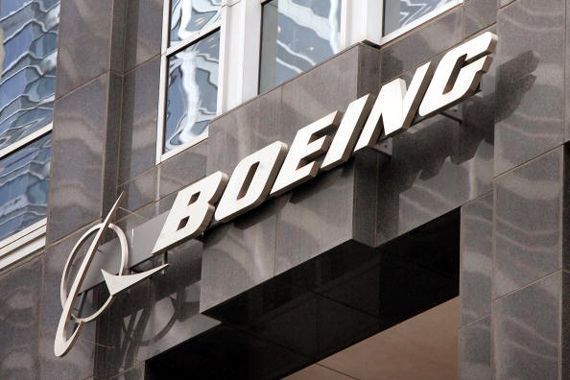 Le logo de Boeing sur la façade d'un immeuble.