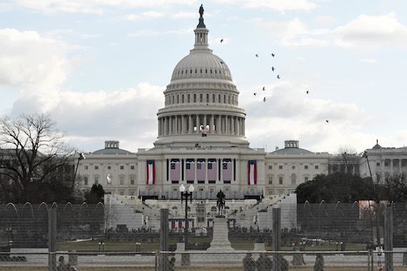 Une vue extérieure du Capitole à Washington