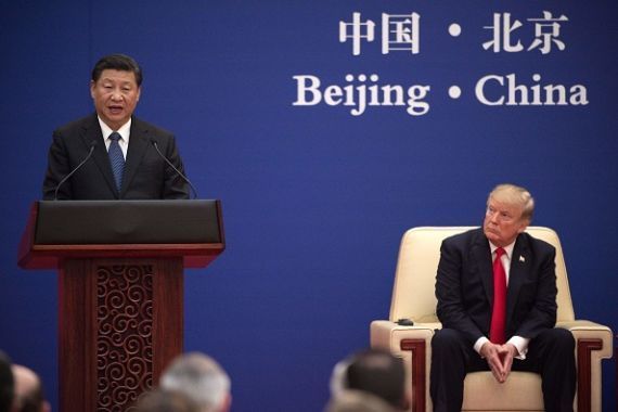 Le président chinois et le président des États-Unis sur une scène.