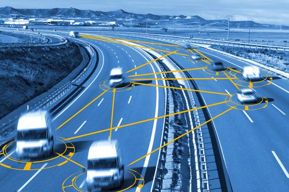 Image de synthèse où l'on voit des automobiles sur la route qui analysent le traffic.