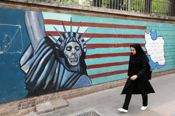Une peinture murale sur l'ancien site de l'ambassade américaine à Téhéran. 