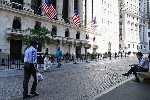 La rue devant le bâtiment de Wall Street
