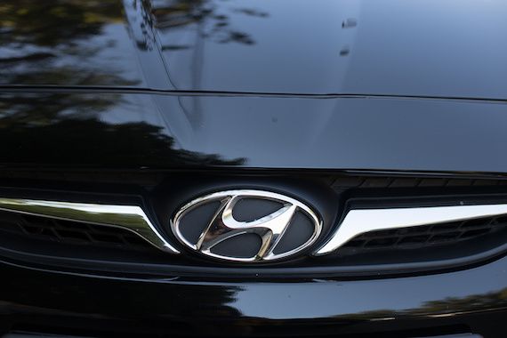 Une voiture de marque Hyundai