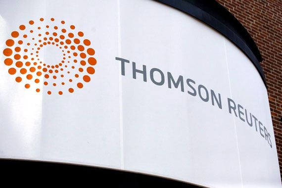 Le logo de Thomson Reuters sur un bâtiment