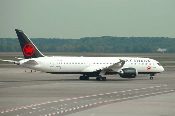 Un avion d'Air Canada sur le tarmac