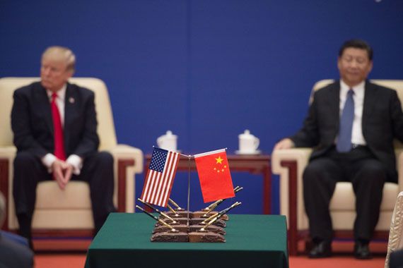 Les drapeaux américain et chinois