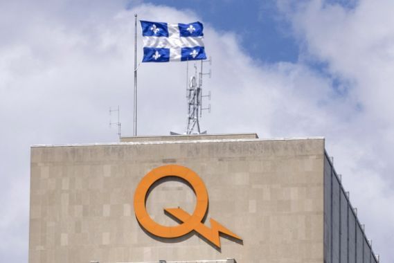 Le logo au sommet du siège social d'Hydro-Québec.