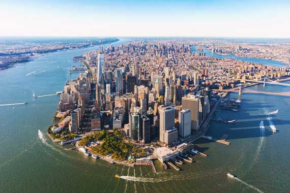 Une vue aérienne du quartier Manhattan, à New York.