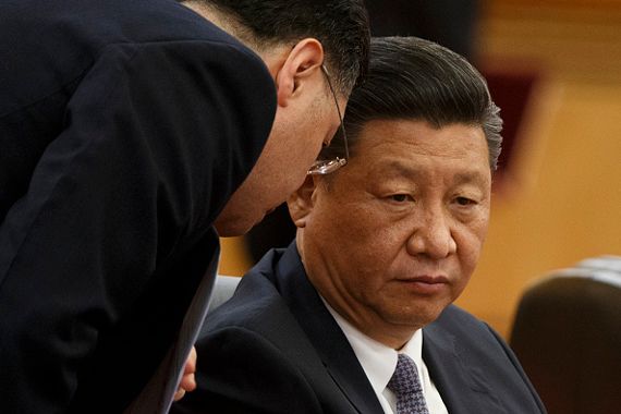 Xi Jinping a un air contrarié.