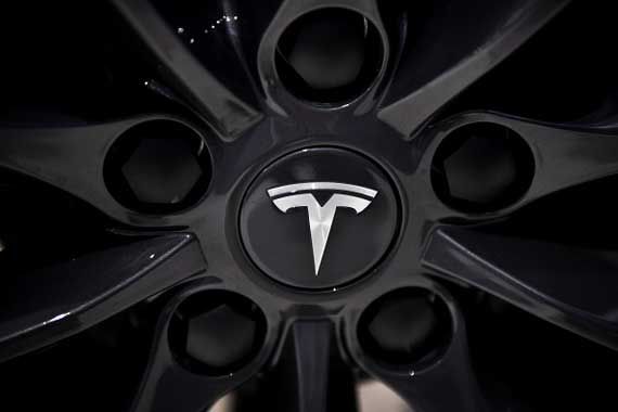 Un logo de Tesla