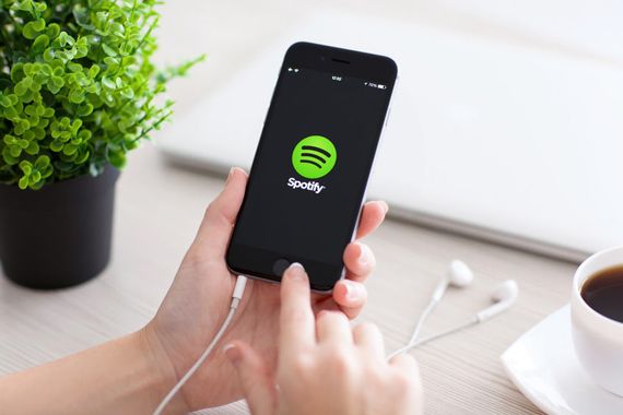 L'application de Spotify d'ouverte sur un téléphone cellulaire